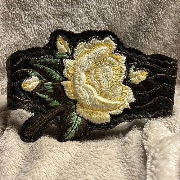 BCBG MAX AZRIA Runway “Summer Flower” Corset Belt - Picture 1 of 11